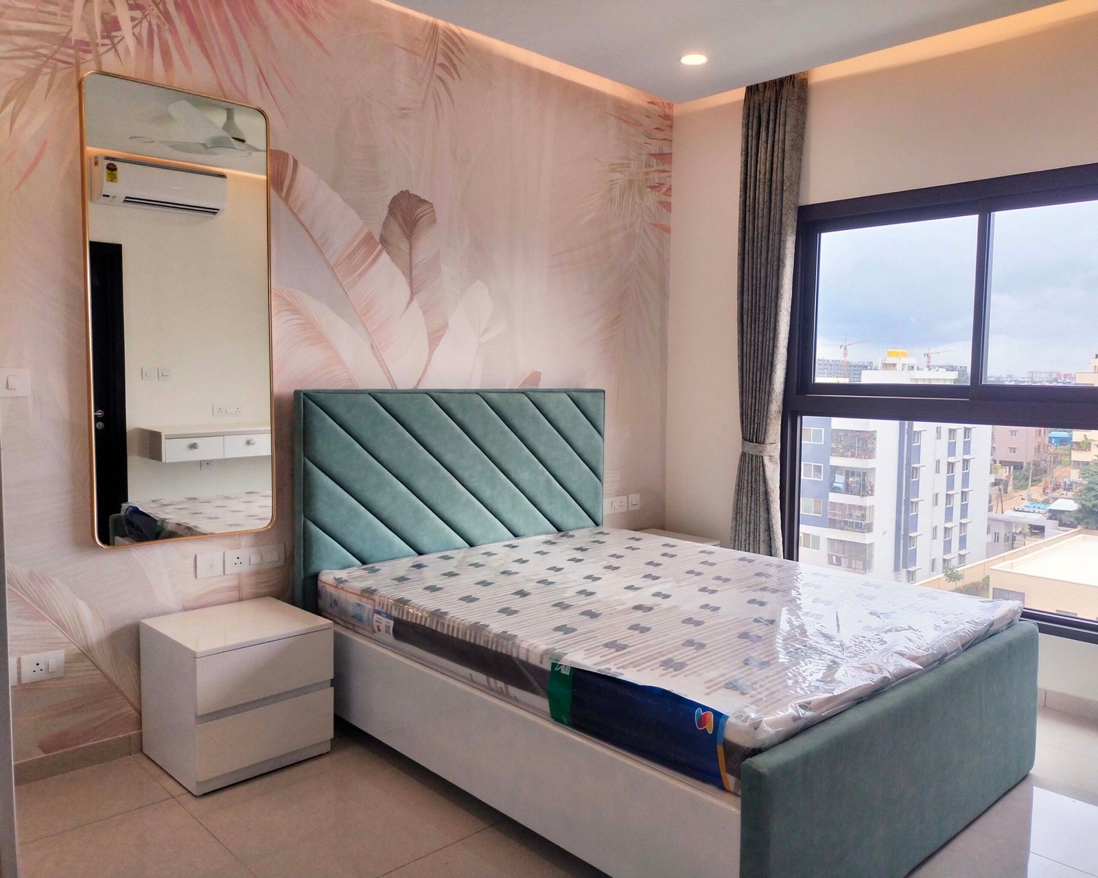 Contemporary Master Bedroom Design with Queen Bed