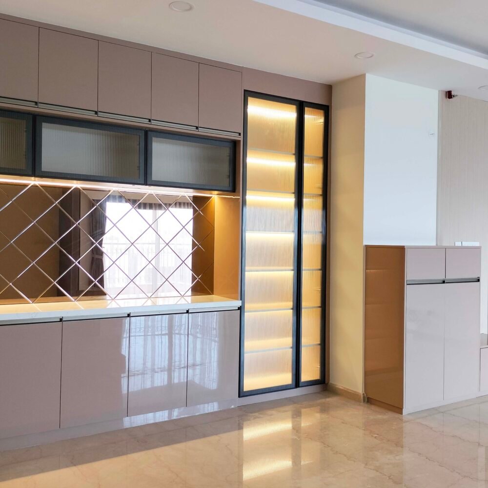 Modern Cappuccino Crockery Unit Design with Glossy Finish