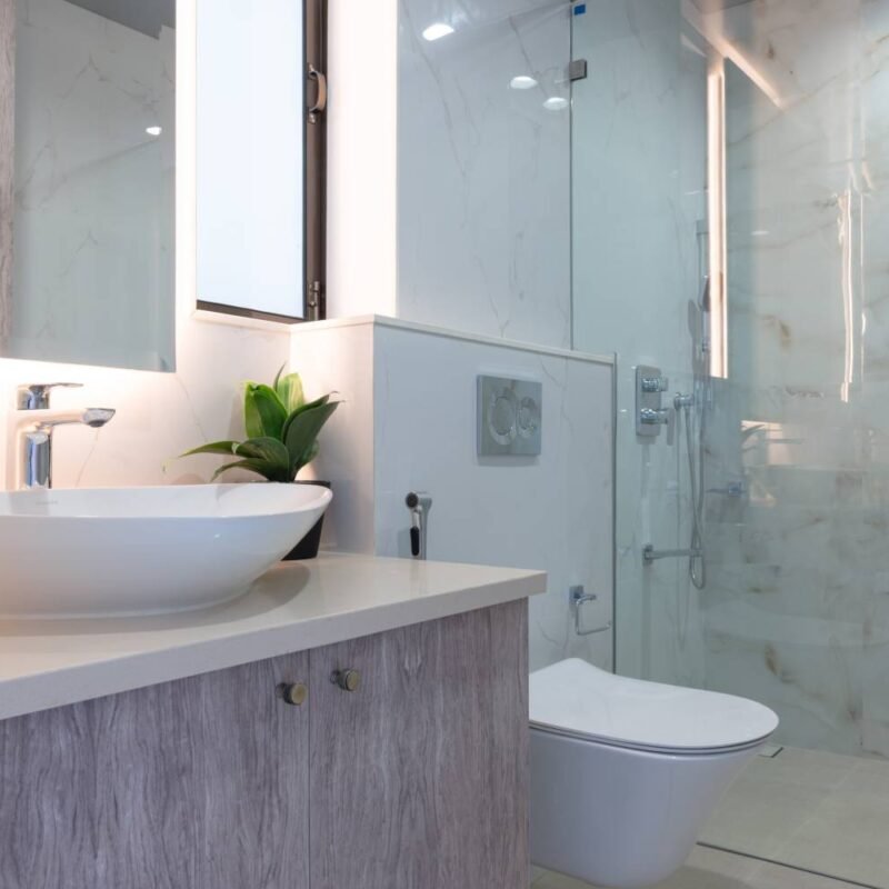 Cream Tiles Modern Bathroom Design with Vanity Storage Cabinets