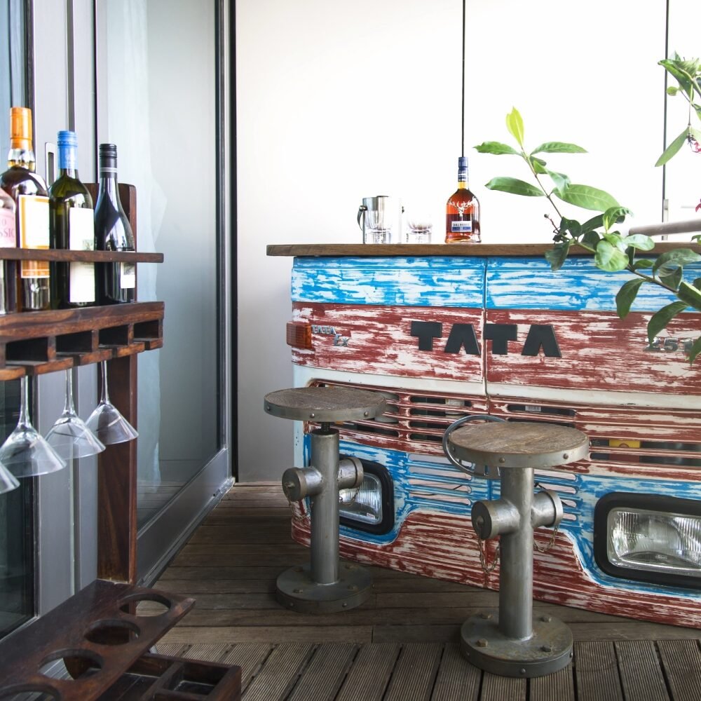 Eclectic Home Bar Design in Multicolour