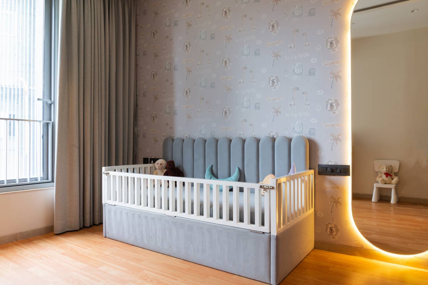 Modern Kids Bedroom Design with Extendable Cradle Bed