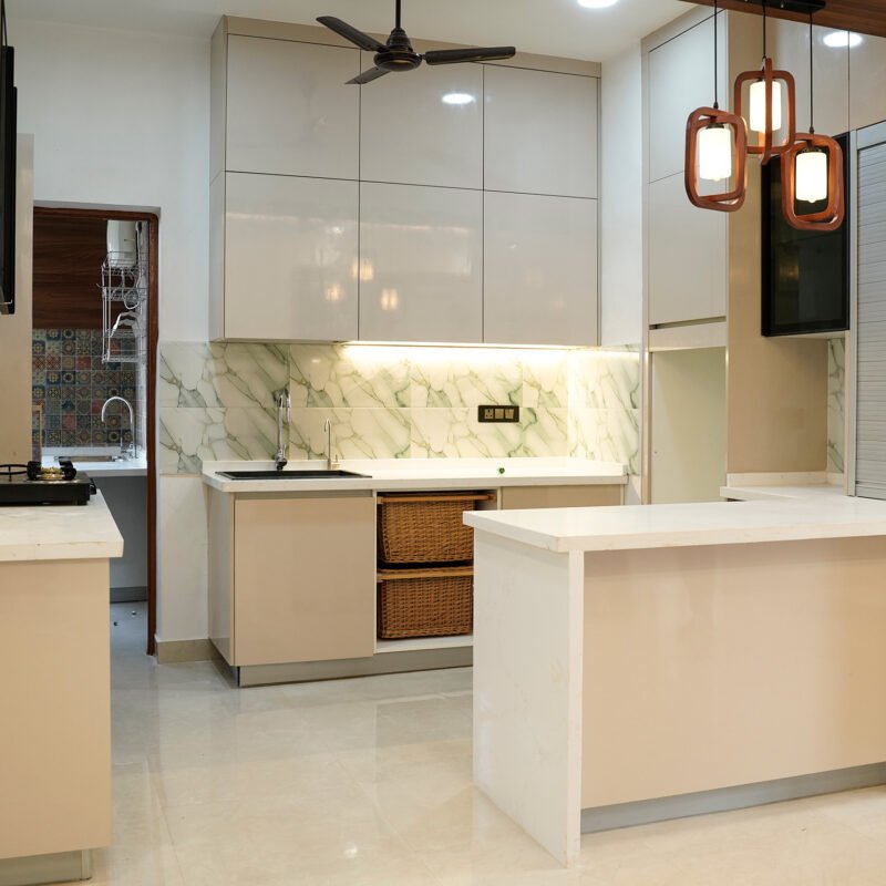 Modern L-Shaped Kitchen Design with Island and Quartz Countertop