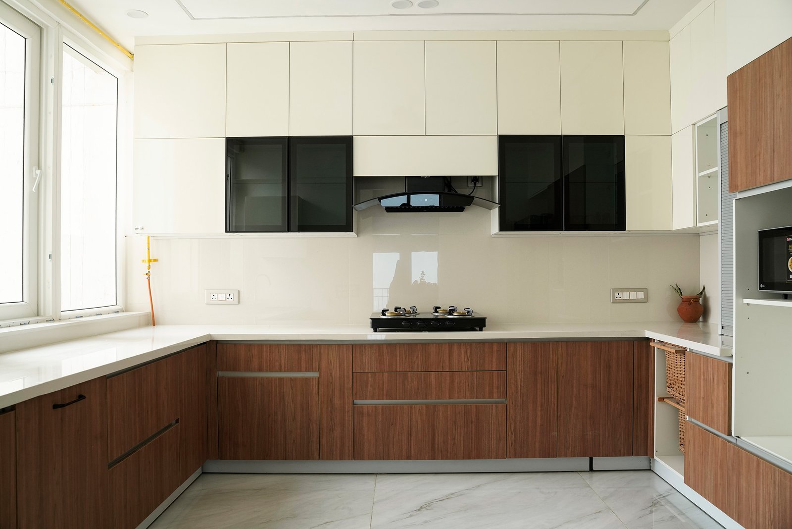 Contemporary U-Shaped Kitchen Design with Quartz Counters