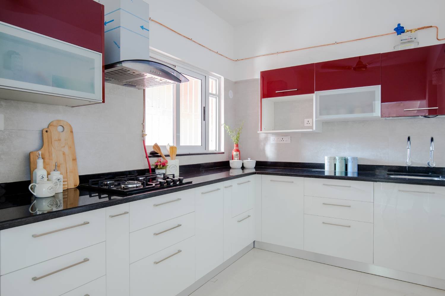 Contemporary 4BHK Flat Design with L-Shaped Kitchen