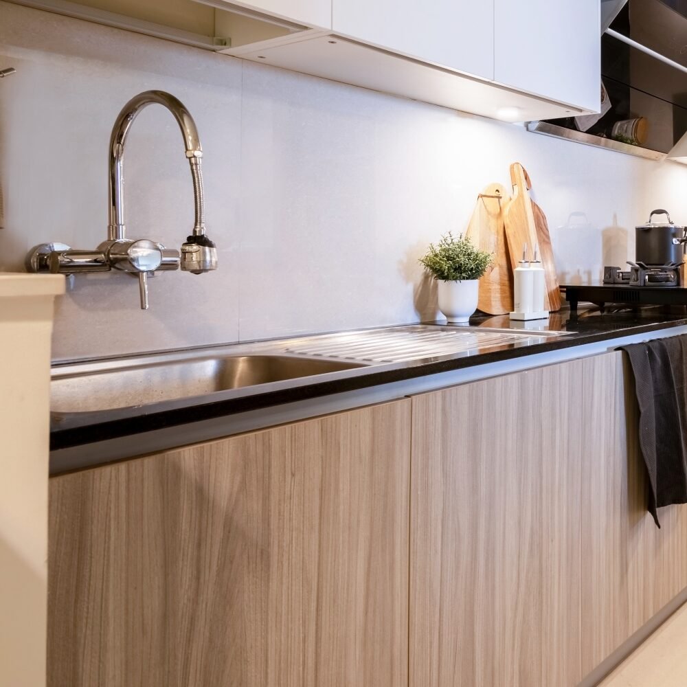 Modern Stainless Steel Basin Wash With Drainboard And Wooden Cabinets