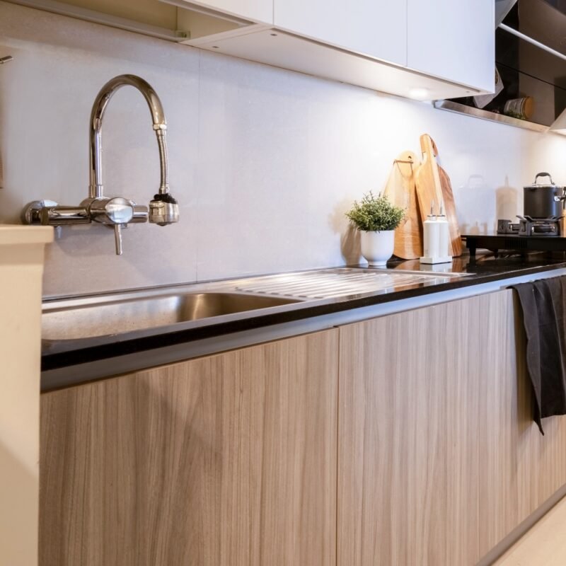 Modern Stainless Steel Basin Wash With Drainboard And Wooden Cabinets