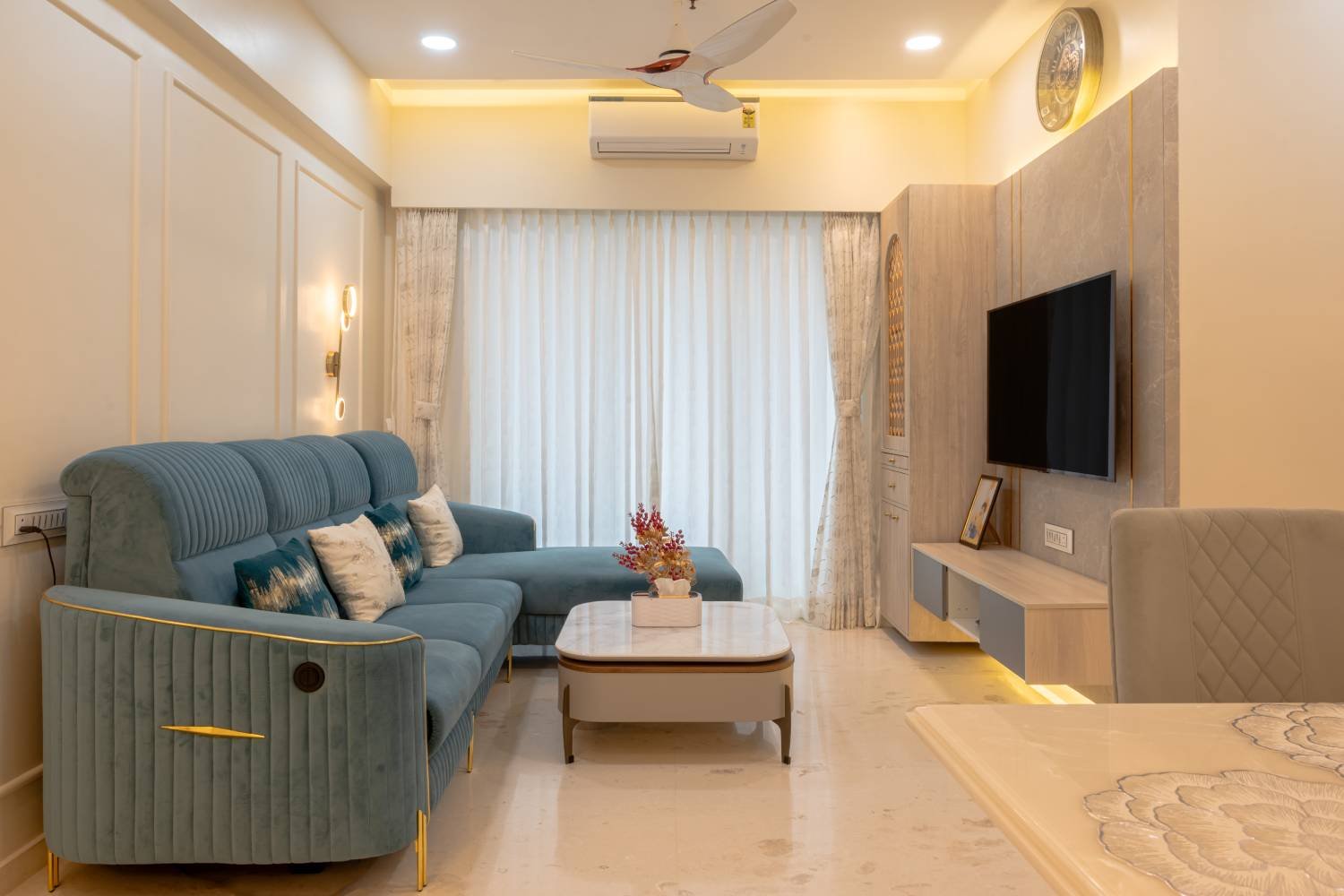 Contemporary Living Room Design with L-Shape Sectional Sofa