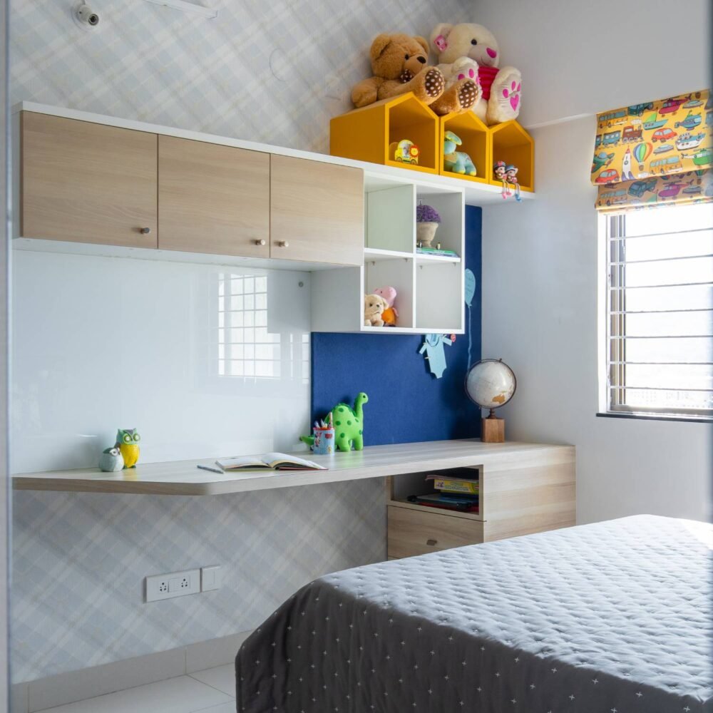 Modern Study Room Design With Light Wooden Table