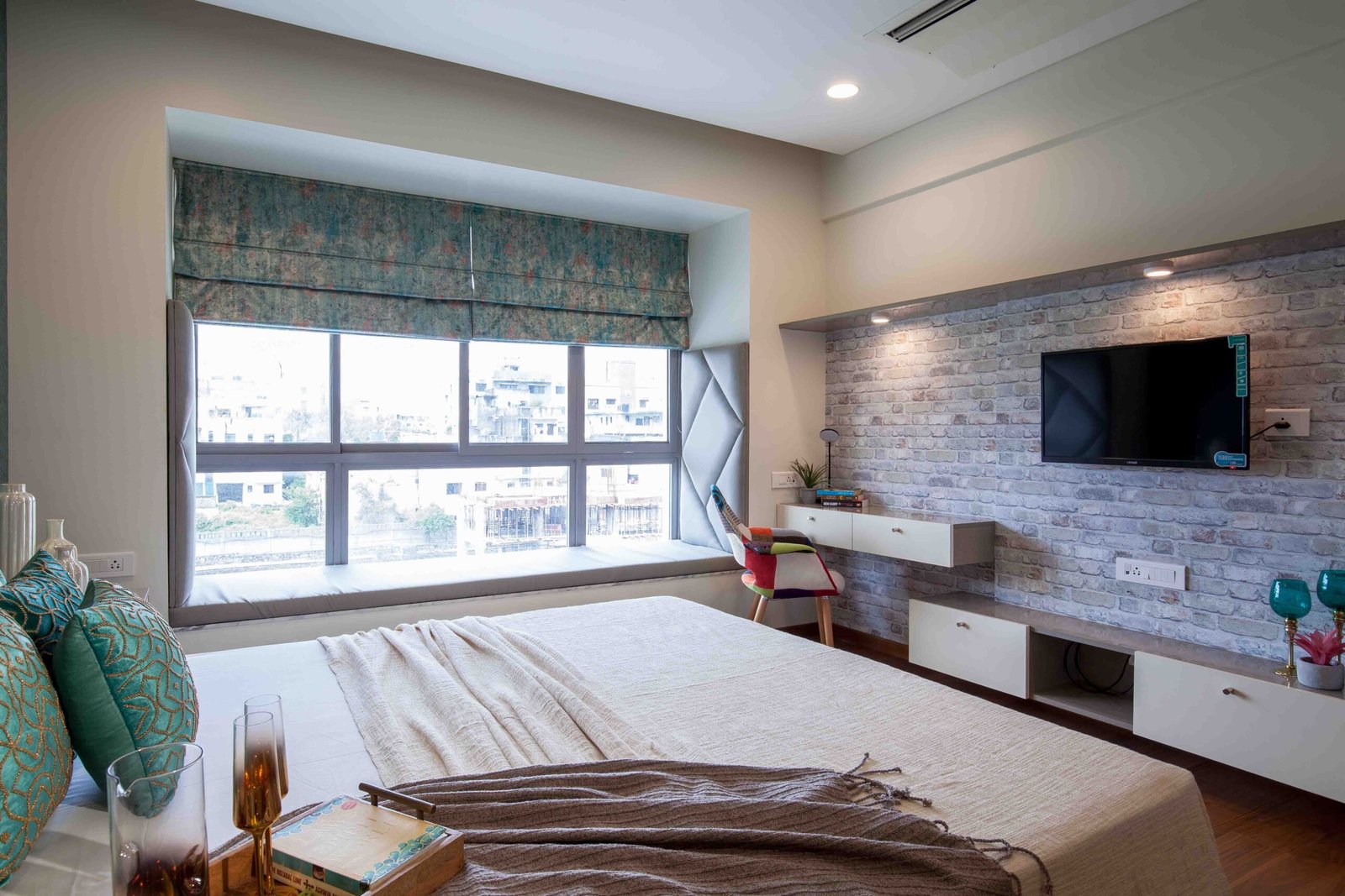 Floating Modern TV Unit Design With Drawers in Champagne Tones